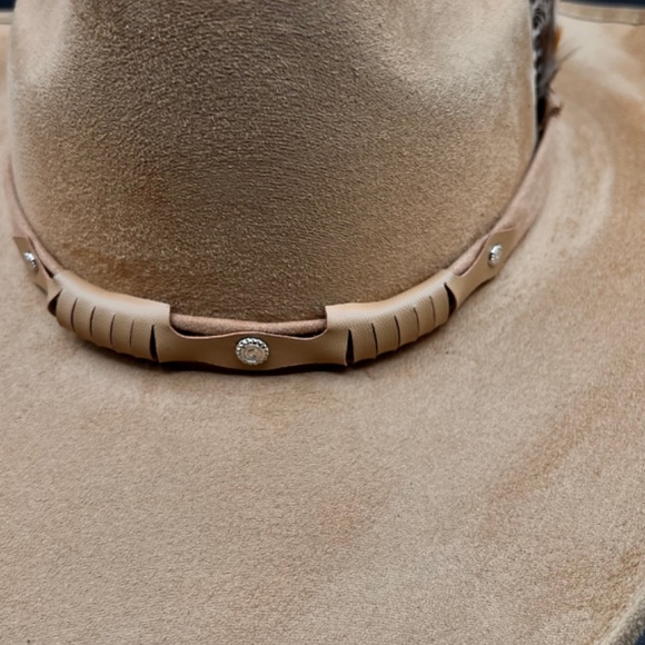 H03 Hat Halcon shape in camel suede color NWOT
